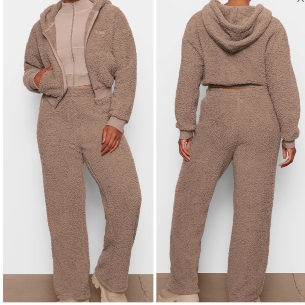 EUC SKIMS Teddy Track Pants “Desert” Size Small